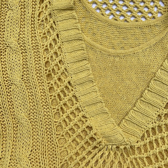 Beautiful linen and cotton knit sweater by Michael Carrie with inside shell. - Picture 5 of 5